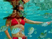 Snorkeling_Girl_with_Fish