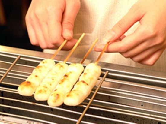 みたらし団子づくり体験　京都発祥のコクのあるみたらし団子を生地から作る！＜お団子3本／2名～／阪急西京極駅よりお迎え可＞ by 八つ橋庵とししゅうやかた