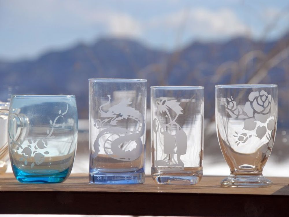 サンドブラスト体験 好きなイラストや文字をガラスに彫り込む 6歳から参加可 1時間 たくみの里 ガラスの家 みなかみ 水上 みなかみ 猿ヶ京 法師の観光 遊び 体験 レジャー専門予約サイト Veltra ベルトラ