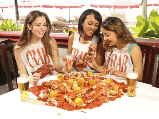 【当日予約OK！】ナナズカフェ クラッキン・クラブ 食事券＆事前予約サービス　タモン湾絶景ビーチサイドで話題の手掴みシーフード＜お子様メニューあり＞