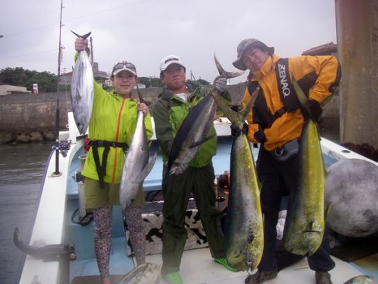 カジキ釣り体験　船をチャーターして大物狙いの本格釣り！＜半日または1日／与那国島＞