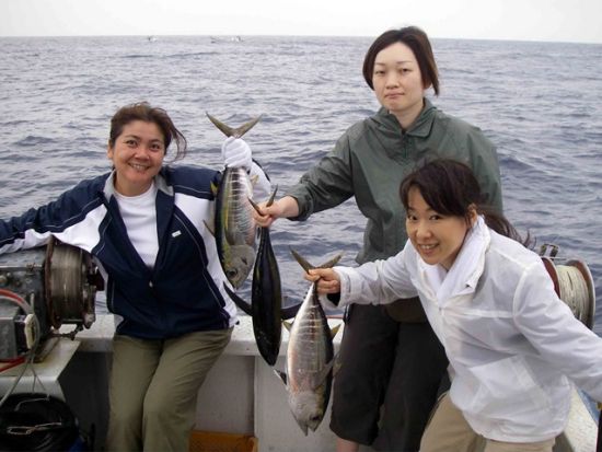 カジキ釣り体験　船をチャーターして大物狙いの本格釣り！＜半日または1日／与那国島＞