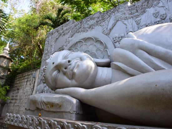 ニャチャン市内観光ツアー　大聖堂＋ホンチョン岬＋ロンソン寺＋ポーナガル塔＜現地ガイド 日本語可／ローカルランチ付プランあり／ニャチャン発＞