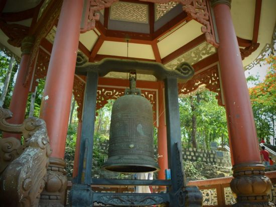 ニャチャン市内観光ツアー　大聖堂＋ホンチョン岬＋ロンソン寺＋ポーナガル塔＜現地ガイド 日本語可／ローカルランチ付プランあり／ニャチャン発＞