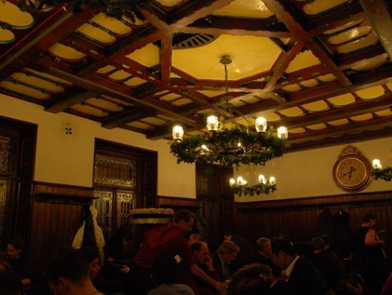 プラハの居酒屋「ホスポダ」巡り＆夕暮れ鑑賞＜ビール・おつまみ付き／日本語／プラハ発＞