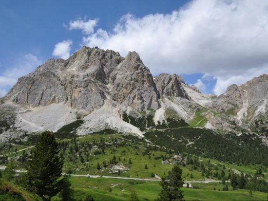 世界遺産ドロミテ＆コルティーナ・ダンペッツォ　日帰り観光ツアー ＜英語ドライバーガイド＞ 