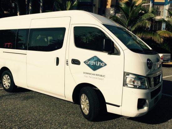 【空港送迎】ラス・アメリカス空港→サント・ドミンゴorラ・ロマーナ市内ホテル片道送迎サービス＜1～6名貸切バン／英語ドライバー＞