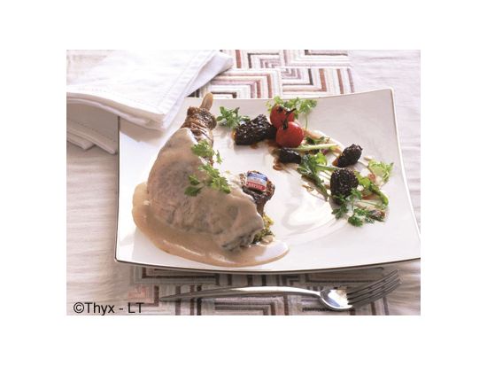 中世の村ペルージュ＆最高級鶏の産地ブールカン・ブレス 観光ツアー＜終日／車貸切／現地語ドライバー／リヨン発＞