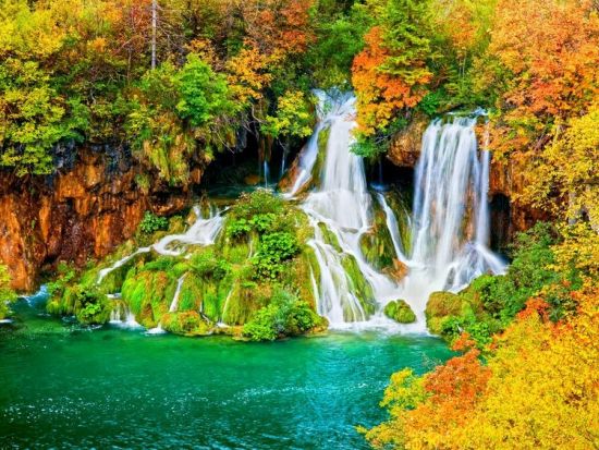 世界遺産プリトヴィッツェ湖群国立公園　日帰りプライベートツアー　昼食付きプランあり＜貸切／英語ガイド／ザグレブ発＞