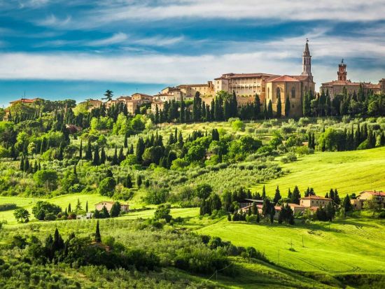 トスカーナ州　モンタルチーノとモンテプルチアーノのワイナリー訪問＆ピエンツァ ＜試飲付き＞