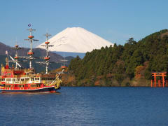 lake ashi pirate boat
