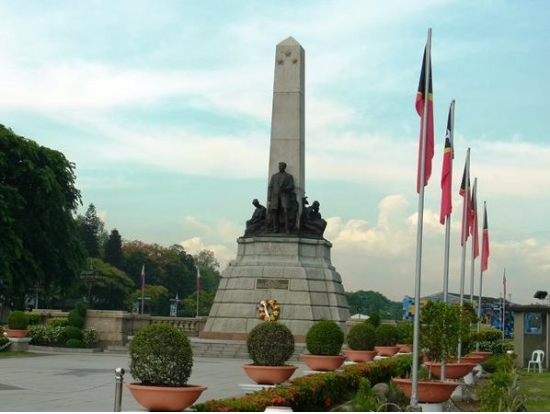 【日本語ガイド付き貸切チャーター】気軽に3時間から利用できる☆専用車＆日本語ガイド手配＜3時間から1時間単位で手配可／1～42名／メトロマニラ内＞