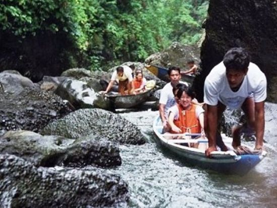 マニラ郊外ツアー　スリル満点の川下り＆川昇り！パグサンハンツアー＜１日／ホテル送迎付き／日本語ガイド／昼食付き／貸切プラン有＞