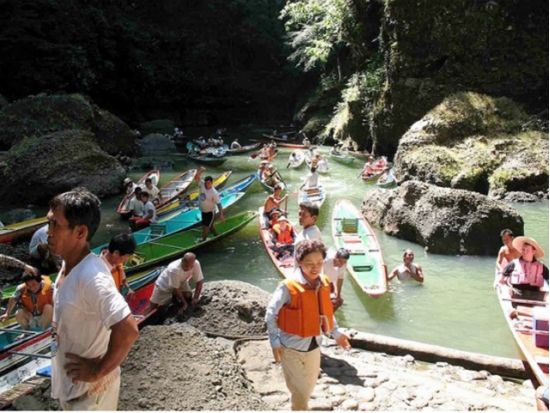 マニラ郊外ツアー　スリル満点の川下り＆川昇り！パグサンハンツアー＜１日／ホテル送迎付き／日本語ガイド／昼食付き／貸切プラン有＞