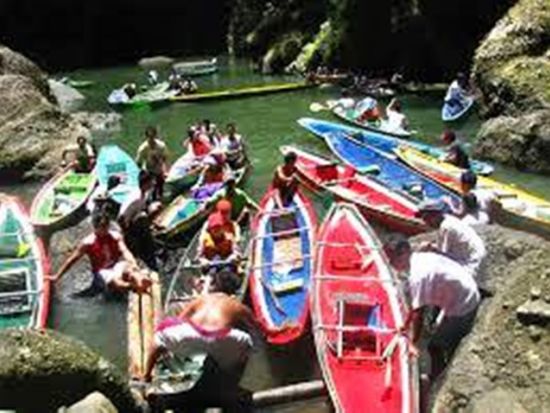 マニラ郊外ツアー　スリル満点の川下り＆川昇り！パグサンハンツアー＜１日／ホテル送迎付き／日本語ガイド／昼食付き／貸切プラン有＞