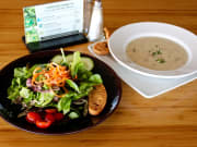 Deluxe&Royal Menu - House Salad or Seafood Chowder