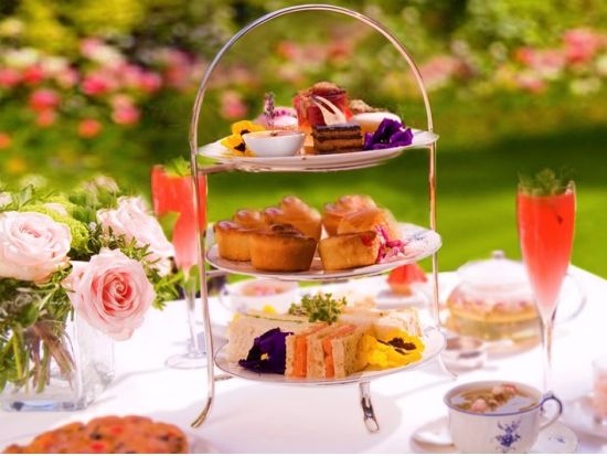 女子旅におすすめ♪コッツウォルズの村 1日観光ツアー　マナーハウスのアフタヌーンティー手配可能＜貸切／日本語／ロンドン発＞