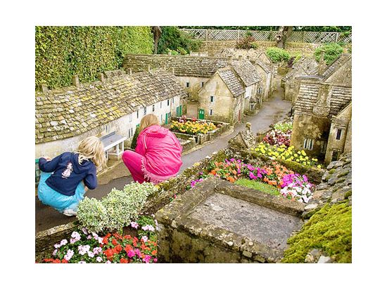 女子旅におすすめ♪コッツウォルズの村 1日観光ツアー　マナーハウスのアフタヌーンティー手配可能＜貸切／日本語／ロンドン発＞