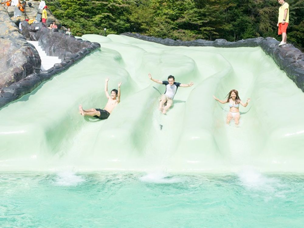 Special Entry for the Hot Spring Theme Park Yunnesun in Hakone tours