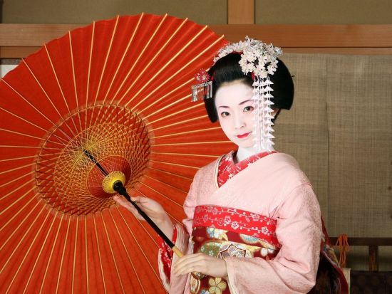 舞妓変身体験 スタジオ撮影 創業100年の呉服屋がプロデュース 本格変身体験 芸妓・SAMURAI体験可＜京阪七条駅＞by エ・マーサ