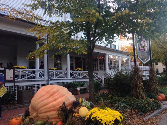 ノーマン・ロックウェル美術館＆ストックブリッジ　1日観光ツアー ＜日本語ガイド＞