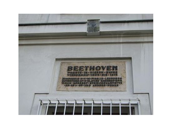 ウィーンの森 ベートーヴェンの散歩道も散策！ベートーヴェンゆかりの地を巡る半日観光ツアー＜午前 or 午後／徒歩＆公共交通機関利用／日本語＞by H.I.S.