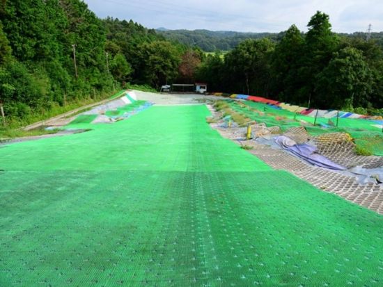 プラスノーゲレンデ 1年中ゲレンデでスキーが楽しめる[アスパイヤ/水戸市]