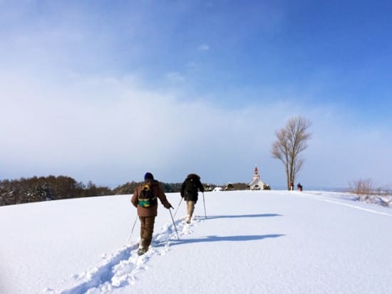 【スノーシューツアー】 このツアーだけ入れる北海道長沼町「大雪原の丘」スノーシュー体験＆温泉・ランチ付ツアー＜12～3月／札幌中心部・新千歳空港送迎付／長沼町＞