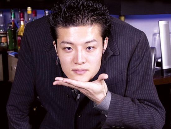 【マジックバーCUORE】一流マジシャンによる驚愕マジックを目の前で体感！選べるドリンクプラン＜新宿／歌舞伎町＞