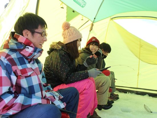 ワカサギ釣り 手ぶらでok 網走湖ワカサギ釣り12年連続ツアー参加者数no 1 1 3月 網走駅 おーろら乗船場 市内ホテル送迎付 網走市 知床 網走の観光 遊び 体験 レジャー専門予約サイト Veltra ベルトラ ワカサギ釣り 手ぶらでok 網走湖ワカサギ釣り12年連続ツアー参加者数no 1 1 3月 網走駅 おーろら乗船場 市内ホテル送迎付 網走市 知床 網走の観光 遊び 体験 レジャー専門予約サイト Veltra ベルトラ