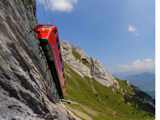 中央スイス ピラトゥス山＆古都ルツェルン　日帰り観光ツアー ＜5～11月／チューリッヒ発＞