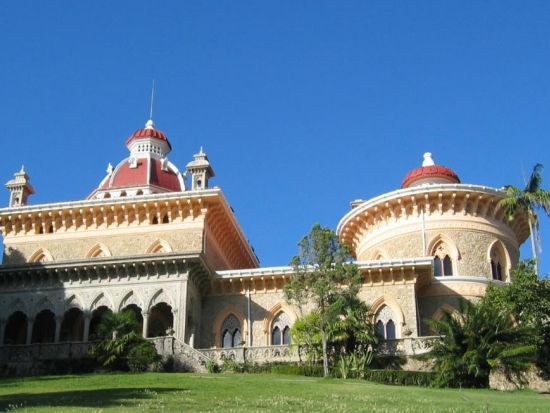 世界遺産シントラ＆ペーナ宮殿　半日観光ツアー ＜貸切／英語ドライバーガイド／リスボン発＞