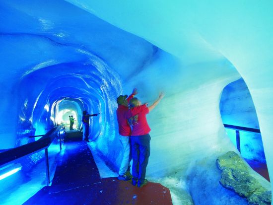 アルプス山脈 ティトリス山＆古都ルツェルン　日帰り観光ツアー ＜英語ガイド＞