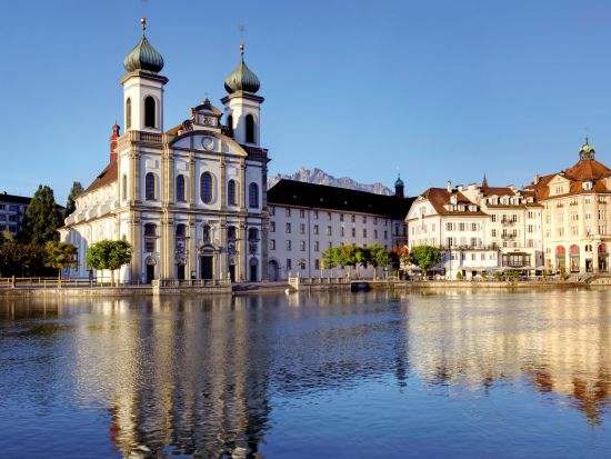 古都ルツェルン＆ルツェルン湖クルーズ　日帰り観光ツアー ＜4～10月／チューリッヒ発＞