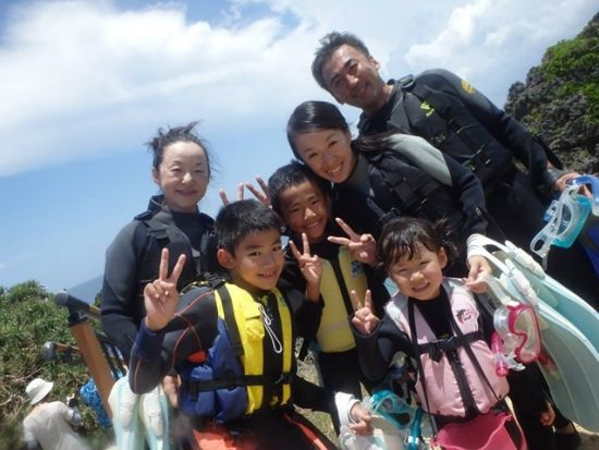 シュノーケリング 海デビューにピッタリ♪1歳からOK！6歳以上は青の洞窟シュノーケリングも参加可能＜恩納村発＞by 沖縄ダイビングショップ Sea Free