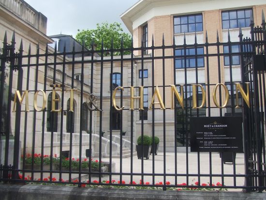 シャンパーニュ地方　モエ・エ・シャンドン見学＆世界遺産の町ランスを自由散策＜貸切／試飲2杯付／日本語アシスタント選択可／パリ発着＞