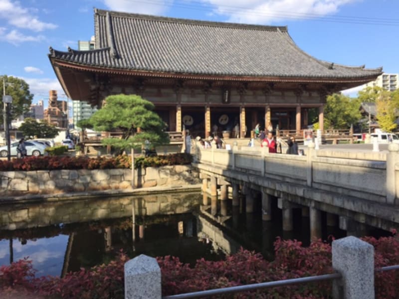 大阪ウォーキングツアー 日本最古の寺院 四天王寺 と超近代エリア あべのハルカス を巡る歴史歩き 午前 南海なんば駅発 3時間 大阪の観光 遊び 体験 レジャー専門予約サイト Veltra ベルトラ