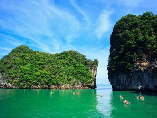 ゆったりボートで巡るパンガー湾シーカヌーアドベンチャー｜絶景ジェームスボンド島・鍾乳洞・ラグーン探検＜日本語ガイド／船上ランチブッフェ／空港お送りオプションあり
