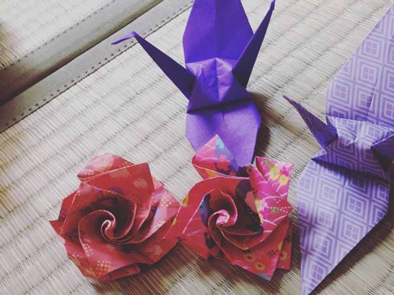 折り紙体験 正方形の紙に心を込めて鶴や季節の花を作成 1時間 浅草駅より徒歩5分 By 美麗 Kimono Culture 東京の観光 遊び 体験 レジャー専門予約サイト Veltra ベルトラ 折り紙体験 正方形の紙に心を込めて鶴や季節の花を作成 1時間 浅草駅より徒歩5分 By 美麗 Kimono Culture 東京の観光 遊び 体験 レジャー専門予約サイト Veltra ベルトラ