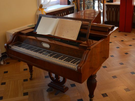 レトロな車で巡る ショパンゆかりの地　＜貸切／半日or終日／英語／ワルシャワ発＞