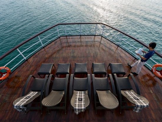 世界遺産ハロン湾1泊2日クルーズ「エメロード号」インドシナ時代を思わせる外輪船を復刻した船でクラシックな船旅