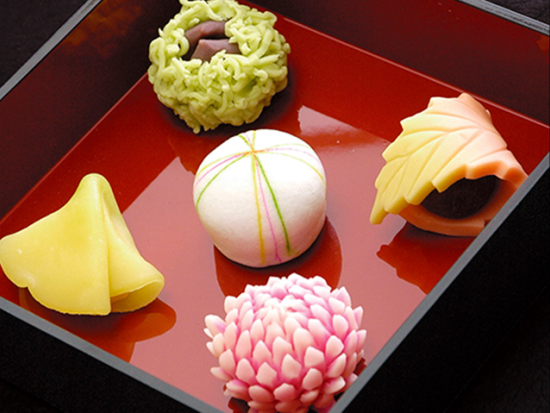 和菓子作り体験 熟練職人と作る丹波の豆などを使った本格和菓子作り（お抹茶付き）＜5名～／6歳～／貸切プランあり／亀岡市＞by 京菓子ふじ幸 あずきの里