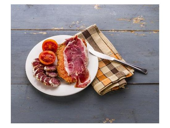 カタルーニャ　カヴァの名産地ペネデスのワイナリー訪問＆グルメ堪能ツアー ＜昼食＆試飲＆名産品試食付き／英語ガイド＞