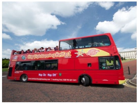 世界遺産ジャイアンツ・コーズウェイ 1泊2日観光ツアー　乗り降り自由バス＆タイタニック博物館チケット付き ＜ベルファスト宿泊／列車利用／英語ガイド／ダブリン発＞
