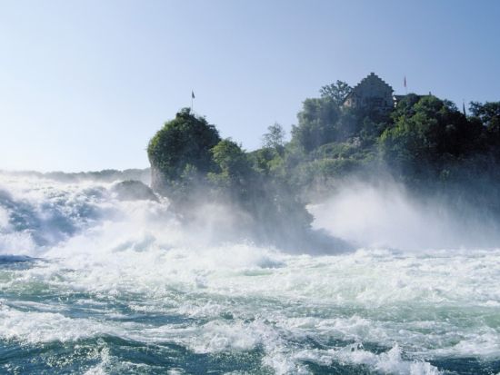 スイス北部 日帰り観光ツアー　ヨーロッパ最大の滝「ライン滝」＆ドイツ国境の町シュタイン・アム・ライン ＜チューリッヒ発＞