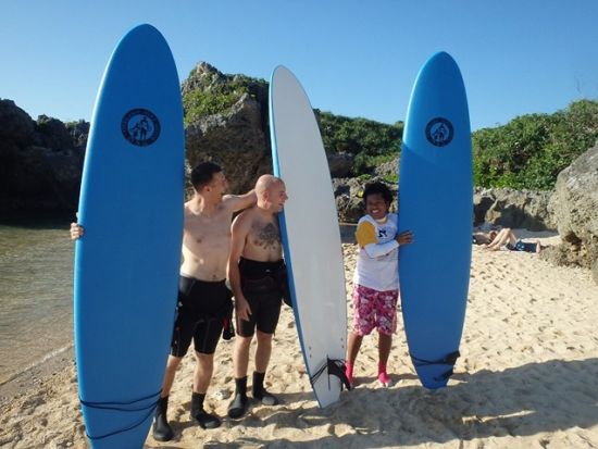 サーフィンレッスン ビギナーコース はじめてのサーフィンを沖縄で体験 ＜送迎可／恩納村＞by沖縄サーフガイド