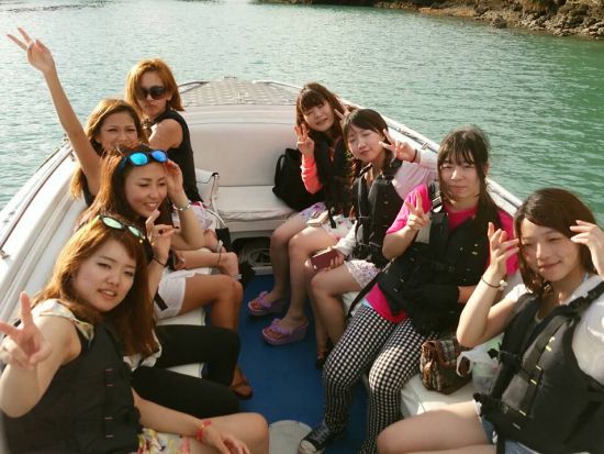 パラセーリング＋マリンチューブ3種類　海中道路の周辺でスリル満点な爽快マリンアクティビティを満喫！＜うるま市発／4歳から参加可能＞