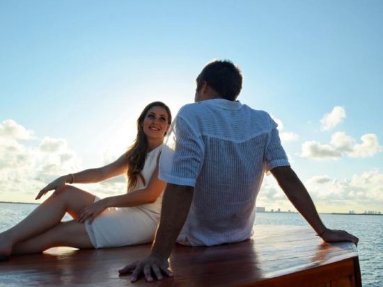 ロマンチックディナークルーズ　コロンブス・ロブスター・ディナークルーズ 　夕日や夜景と生演奏を味わう大人のクルーズ！＜飲み放題／カンクン発＞