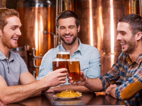 ハワイ唯一の15人乗り自転車を貸し切って、カカアコのオシャレなバーやブリュワリーを巡る！新感覚のパブクロールツアー＜貸切／英語ガイド／カカアコ＞