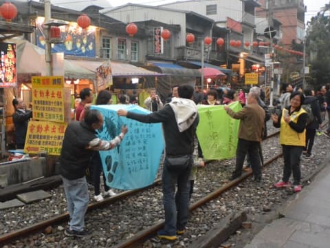 夜の九份・十分（天燈上げ）・十分の滝ツアー　京鼎樓や九份心宇食堂での食事付きプランあり＜午後／日本語ガイド／台北駅・士林夜市いずれかで解散OK＞